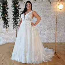 Plus Size A-line Wedding Dresses V-Neck Sleeveless Lace Appliques Bridal Gowns