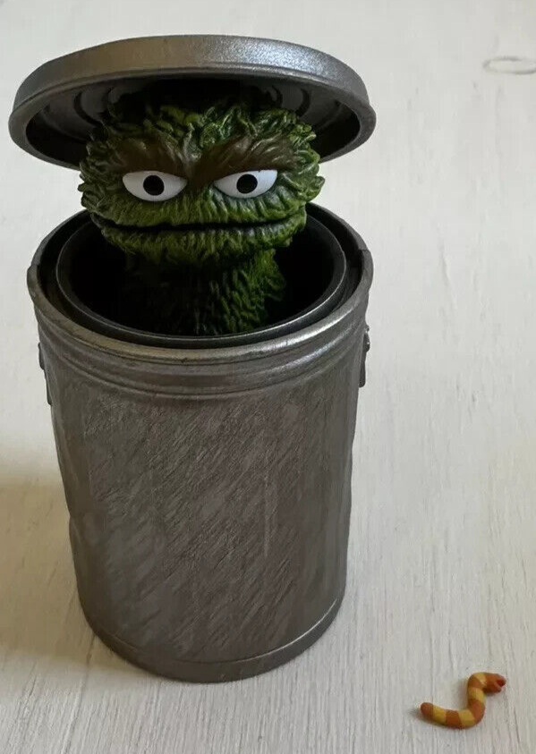 2024 Sesame Street Super 7 Blind Box Oscar The Grouch With Worm | eBay