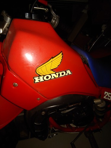 CORRECT 1983-1984 Honda ATC 250R Gas Tank Shrouds Air Scoops Pair NEW! - Picture 3 of 8