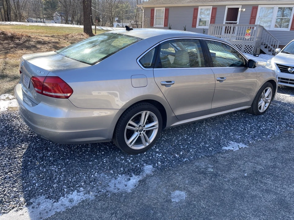 2014 Volkswagen Passat SE - Image 3 of 4