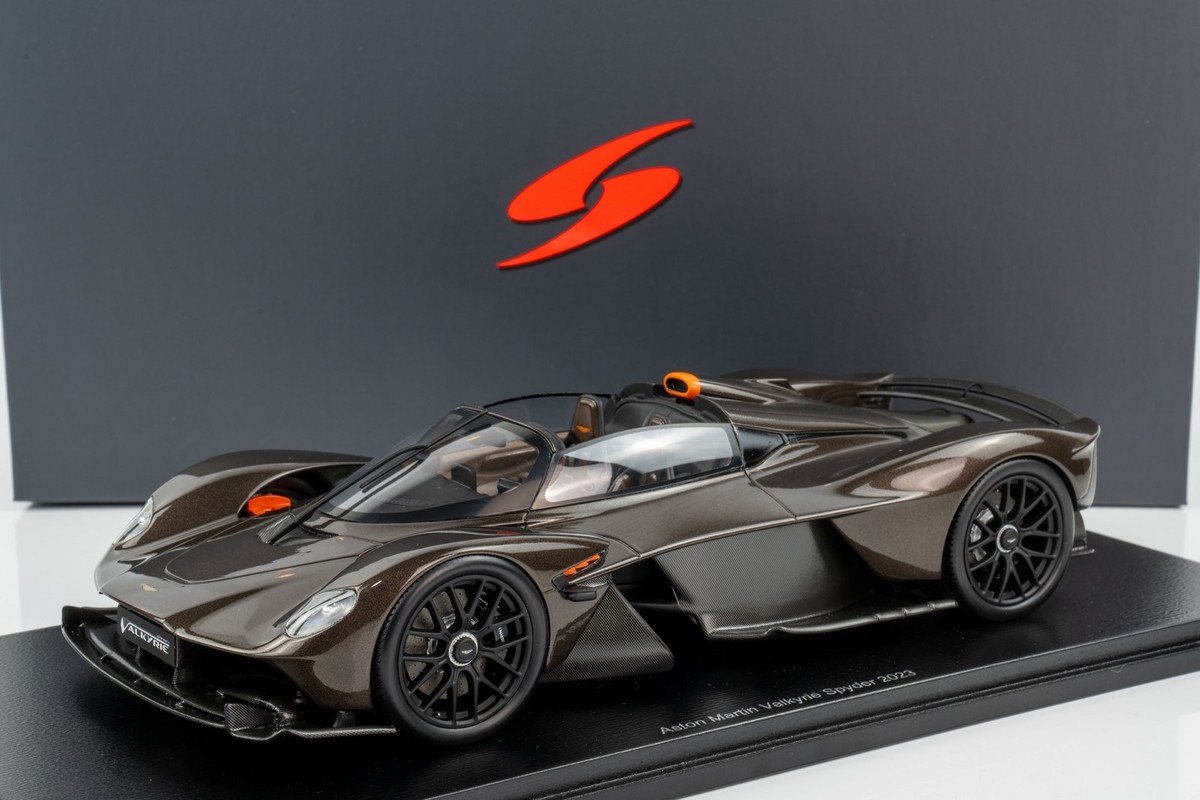 Spark - 1:18 Aston Martin Valkyrie Spider 2024 Cumberland Grey
