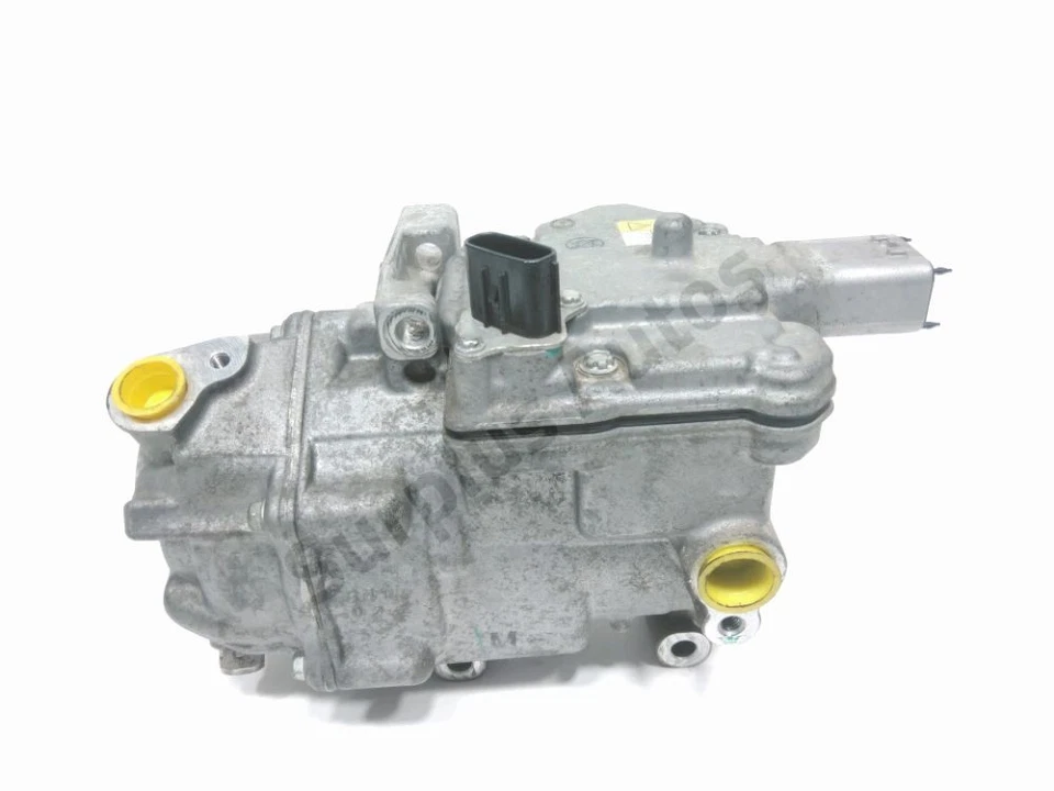 COMPRESSEUR DE CLIMATISATION 8837052012 TOYOTA YARIS 3 phase 1 (03/2011 04/2015) - Photo 2/4