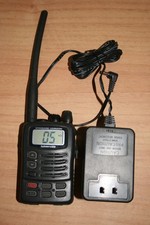 Submersible marine radio vhf transceiver HX460S Standard Horizon with Charger