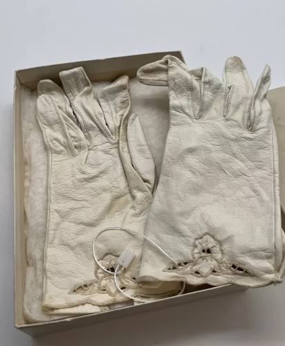 Vintage Ladies 1940’s Style White Leather Gloves Size 6.5 Decor - Picture 2 of 6