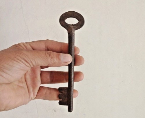 large Antique Vintage Rusty Iron Old Single Key Heavy Piece - Indian Collectible - Picture 10 of 10