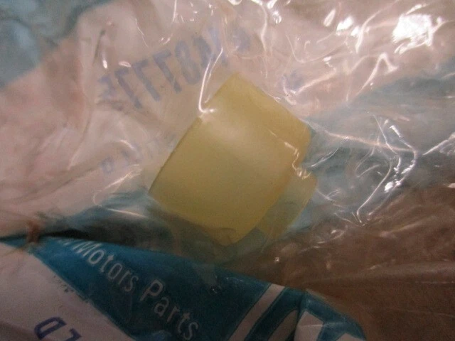 Sellos de aceite del vástago de válvula de motor Cadillac Fleetwood 1965-1967 (4) 1487775 nuevo de fábrica OEM Foto 3 de 4