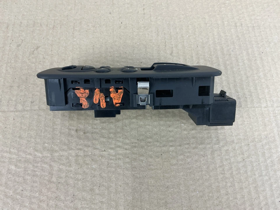 2006-2009 Land Rover Range Rover Rear Left Window Audio Control Switch OEM - Image 2 of 4