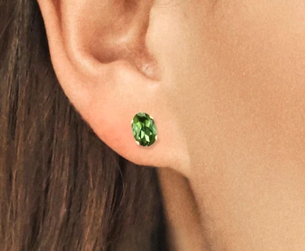 Aretes de plata 925 enchapados en oro amarillo corte ovalado turmalina verde de 1,50 quilates Foto 2 de 4