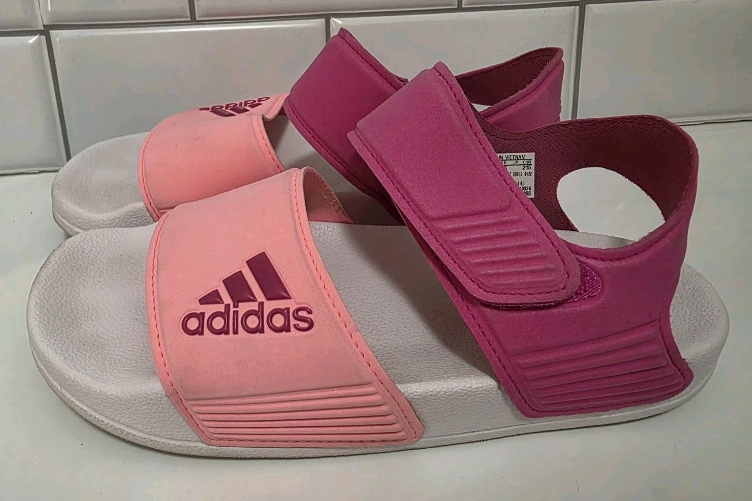 Sandali Adidas Slides bambino taglia 3 rosa gancio e passante cinturino regolabile