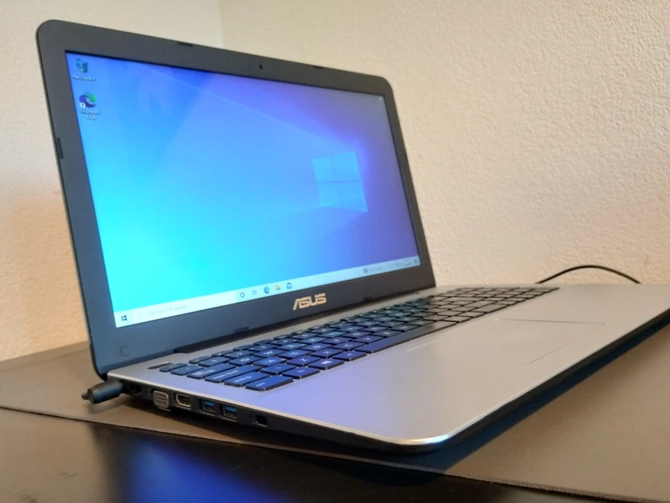ASUS X555LA 15.6" Intel Core i3 4th Gen. 1 TB HDD, 4GB Ram read description. - Image 2 of 4