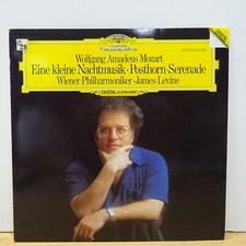 2532 098 MOZART Eine Kleine Nachtmusik VIENNA PHIL LEVINE DG STEREO LP NM