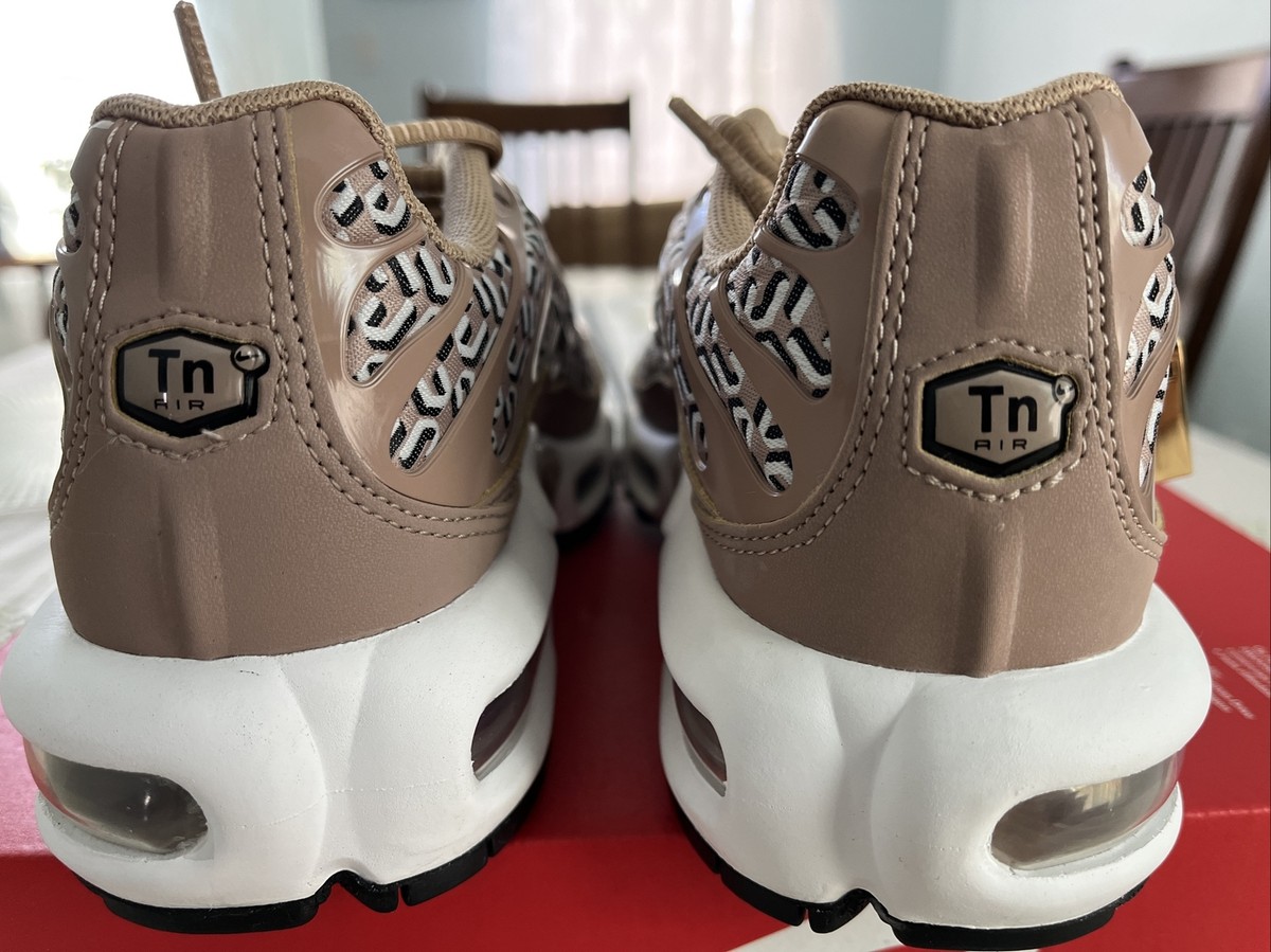 NIKE ナイキ　AIR MAX PLUS United in Victory First Look Nike Air Max Plus 