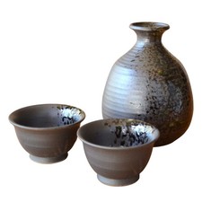 Juego de sake: Tokkuri (botella de sake)…