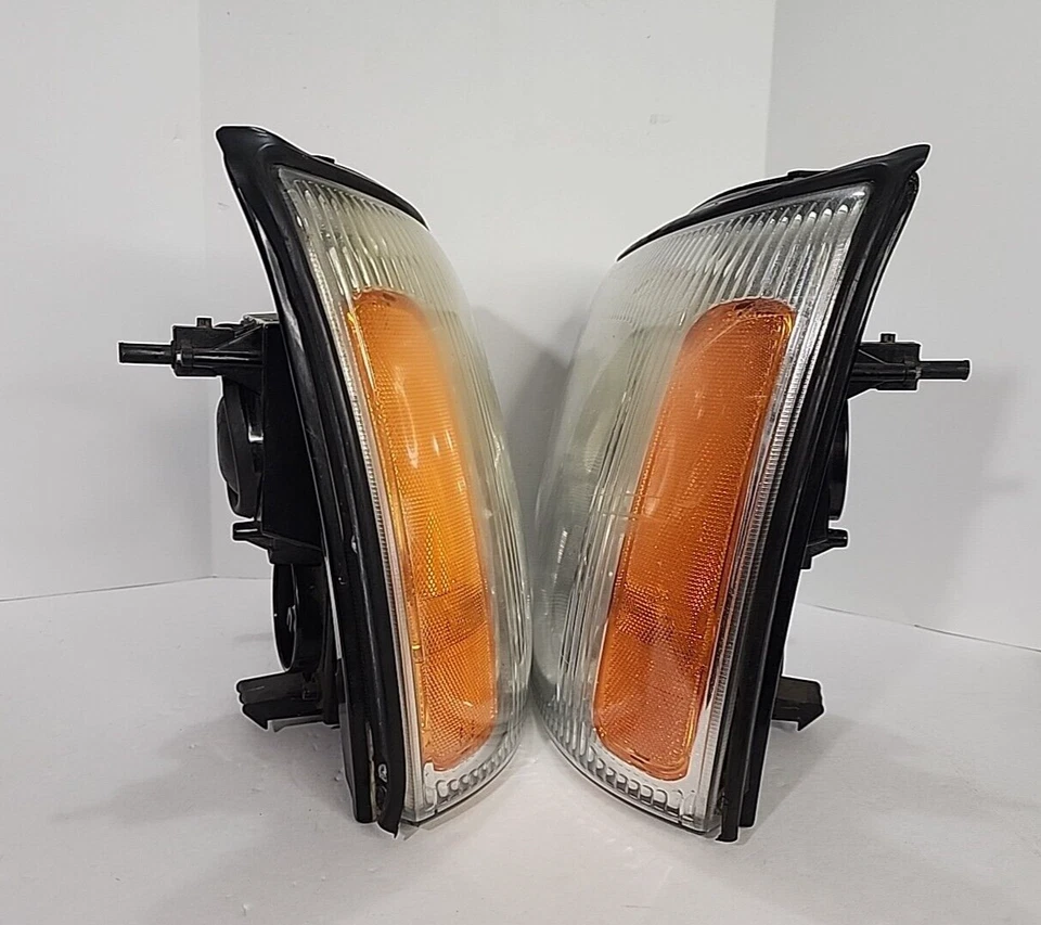 Conjunto de faros izquierdo y derecho Cadillac Escalade 2002 GM 15044521/GM 15044522 Foto 3 de 4