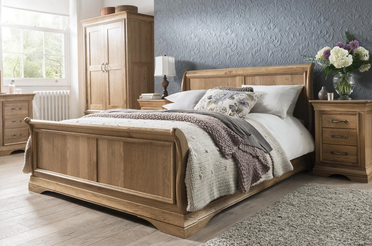 A sleigh bed outlet