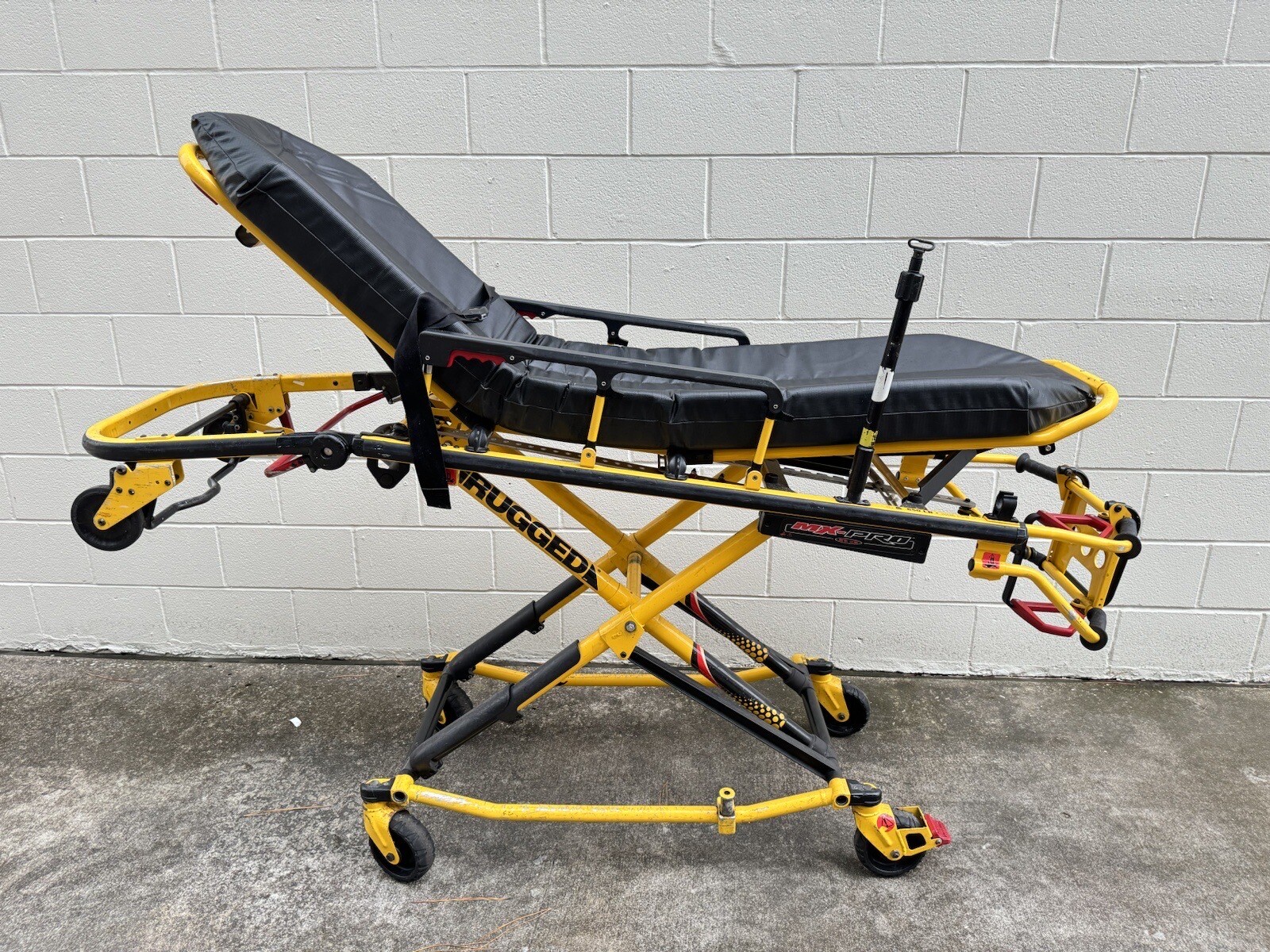Stryker MX Pro 650lb 6082 Ambulance Stretcher w/O2 Holder Cot Gurney