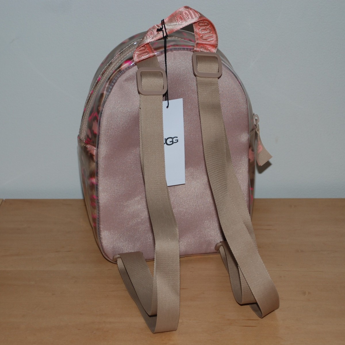 dannie ii mini backpack sheepskin pink UGG 1113836 Opal Sheep This compact backpack embodies the iconic UGG style UGG Dannie II Clear Mini