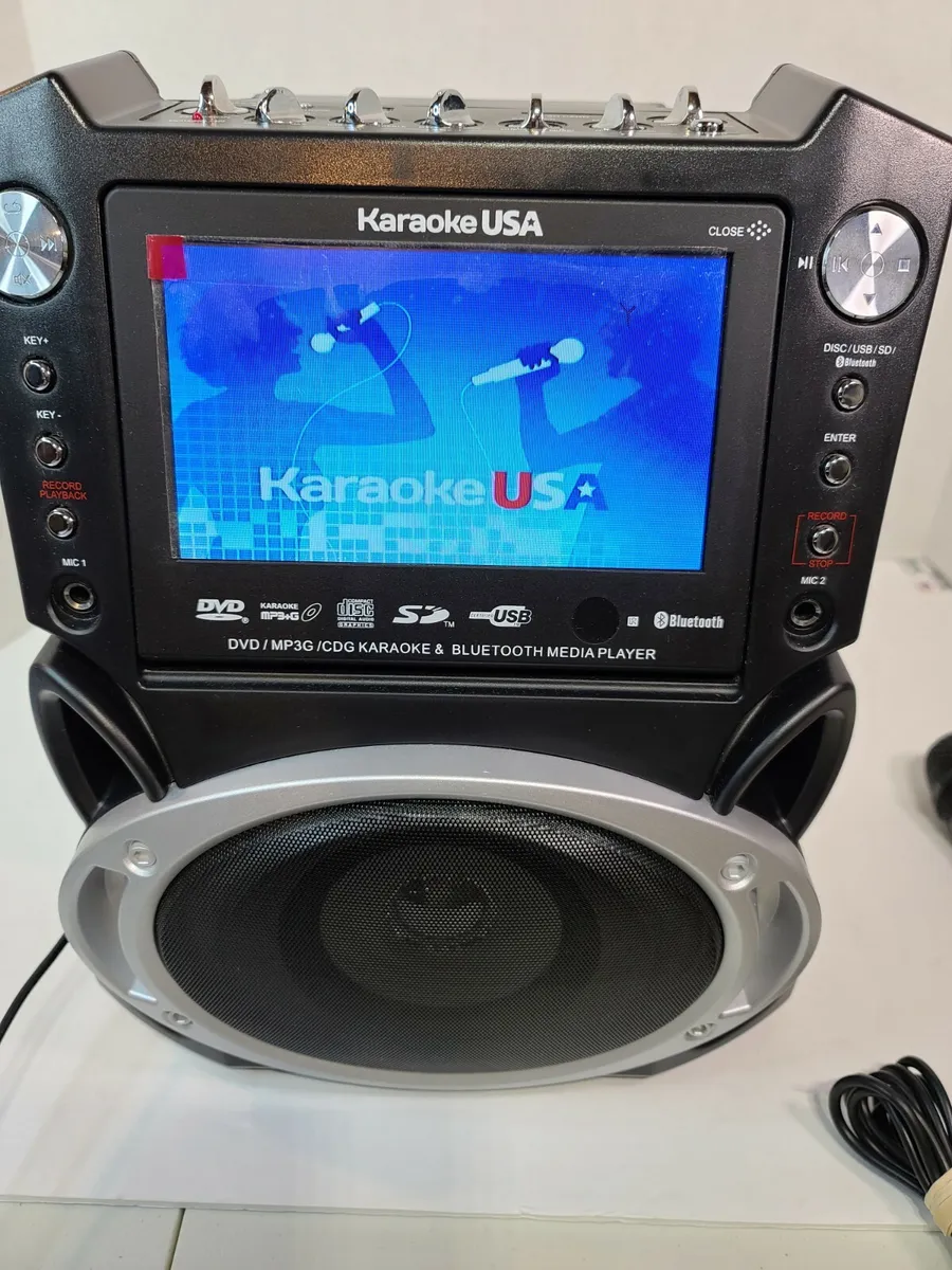 Karaoke USA GF830 DVD/CDG Karaoke Machine