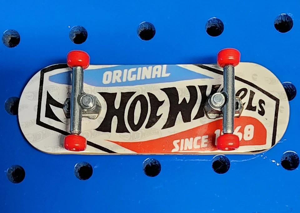 Paquete de monopatín Hot Wheels Fingerboard Tony Hawk Foto 4 de 4