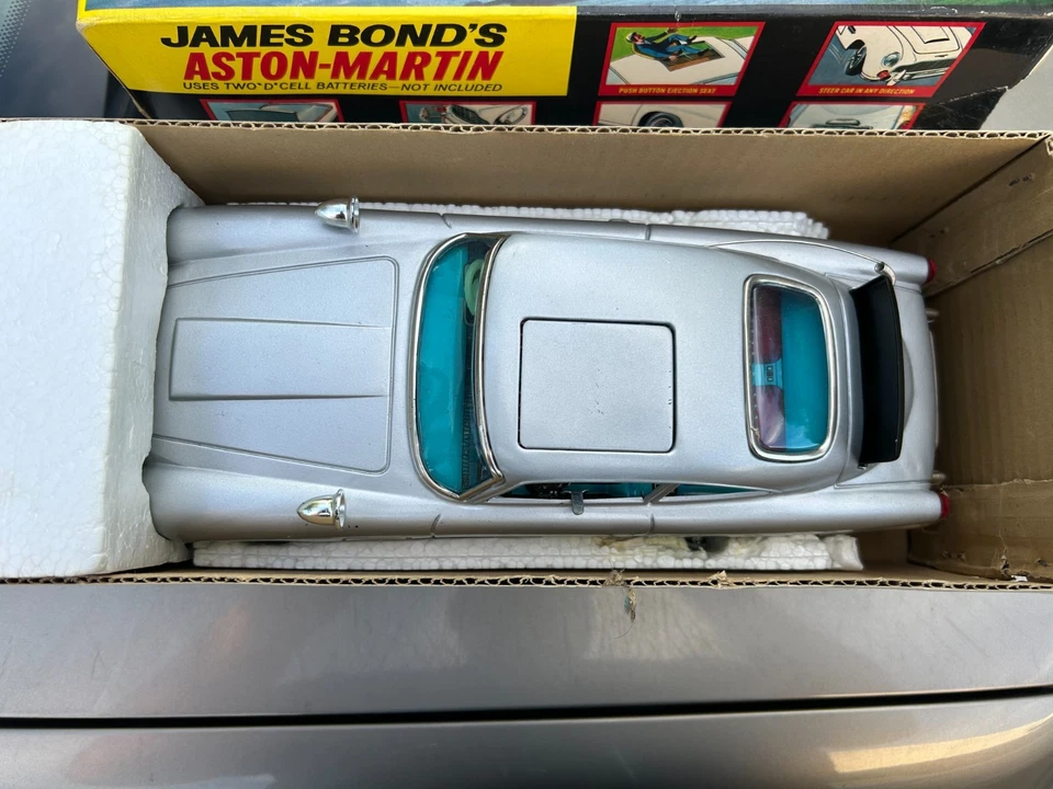 James Bond 007 Gilbert Toys Aston Martin DB5 w/ Original Box 1965 WORKS - Read - Image 1 of 4
