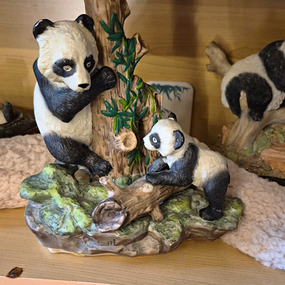 Lynn Chase Signed Resin Panda & Cub Figurine Painted Multicolor 7in 1995
