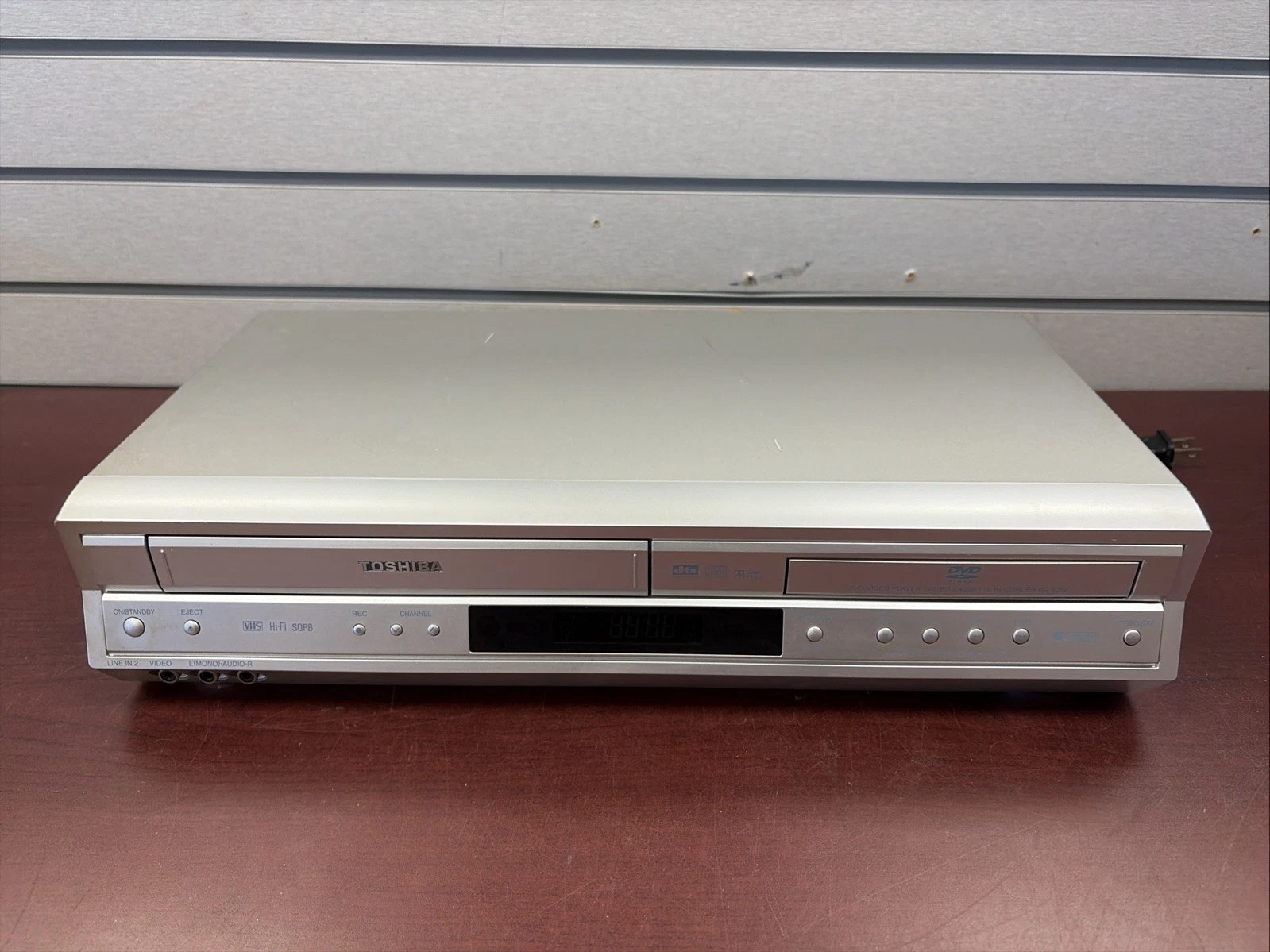 Toshiba SD-V392SU Combo Hi-Fi Stereo VCR WORKS DVD NOT READING DISC For Parts