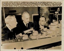 1959 Press Photo Adm. Arleigh Burke & officers with model of USS Norfolk, DC