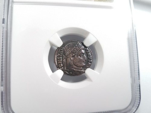 Konstantin I. Das Große Römische Reich Nummus AE3 NGC AU Lagertor Burgfried - Bild 7 von 24