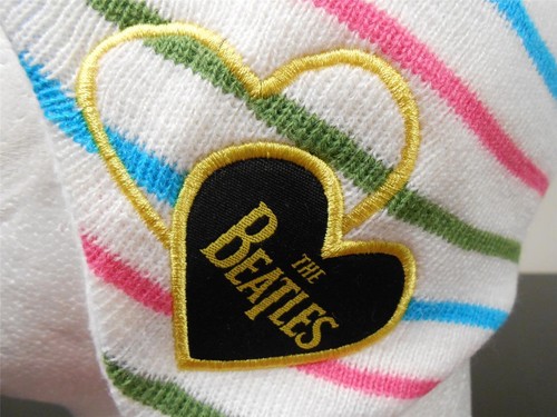 New OSFA THE BEATLES KNIT BEANIE W/EARFLAPS & POMPOM - Picture 4 of 7