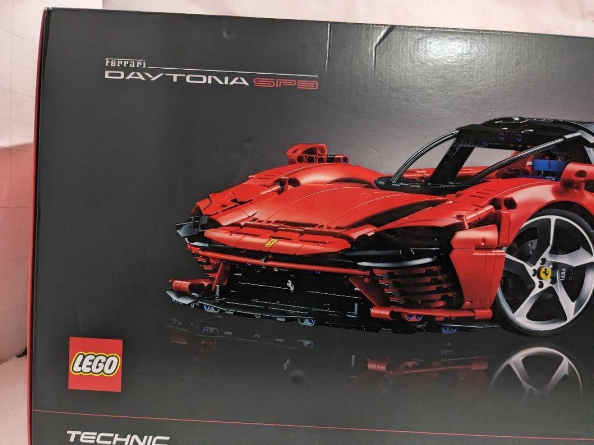 LEGO TECHNIC: Ferrari Daytona SP3 42143 Sealed 1:8 Scale 3778 Pcs
