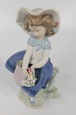 LLADRO PRETTY PICKINGS FIGURINE GIRL WITH BASKET OF FLOWERS PERFECT 5222