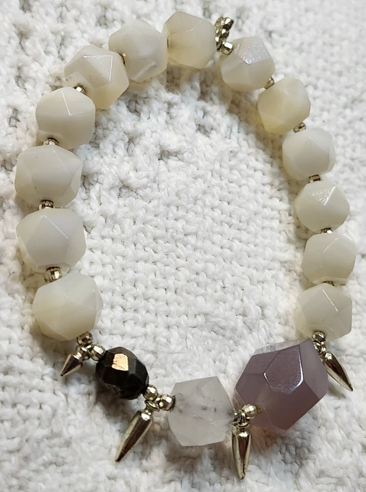 Pulsera Kendra Scott Sadie Elástica Rodio Color Marfil/Plata Piedras Preciosas Foto 3 de 4