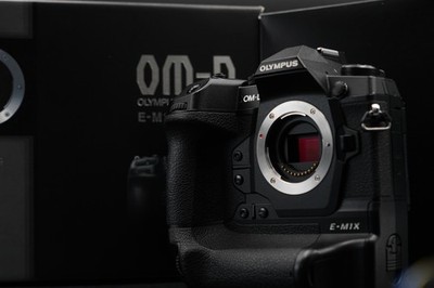 Olympus OM-D E-M1X 20.4MP Digital Camera body -24812 cuts- US STOCK #11113