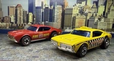Lot Of 2 Vintage 1970s Hot Wheels - ‘75 Chief’s Special RL & ‘77 Maxi Taxi BW