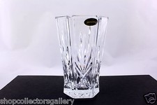BEAUTIFUL 24 LEAD CRYSTAL VASE MADE IN U.S.A. - MINT