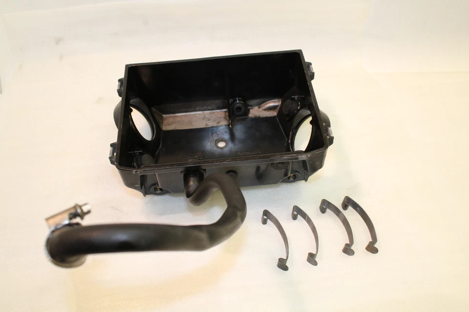 1991 BMW R100GS AIR CLEANER HOUSING BOTTOM 13721337188 - Изображение 2 из 4