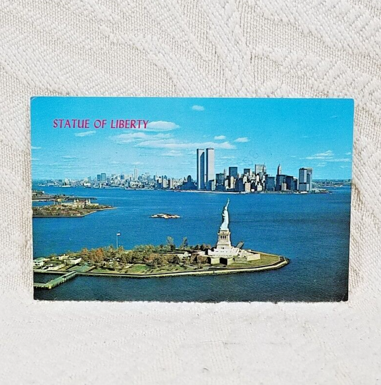 カヴァリーニ　ニューヨークポスター 1973 STATUE OF LIBERTY W/ NEW YORK CITY SKYLINE & WORLD