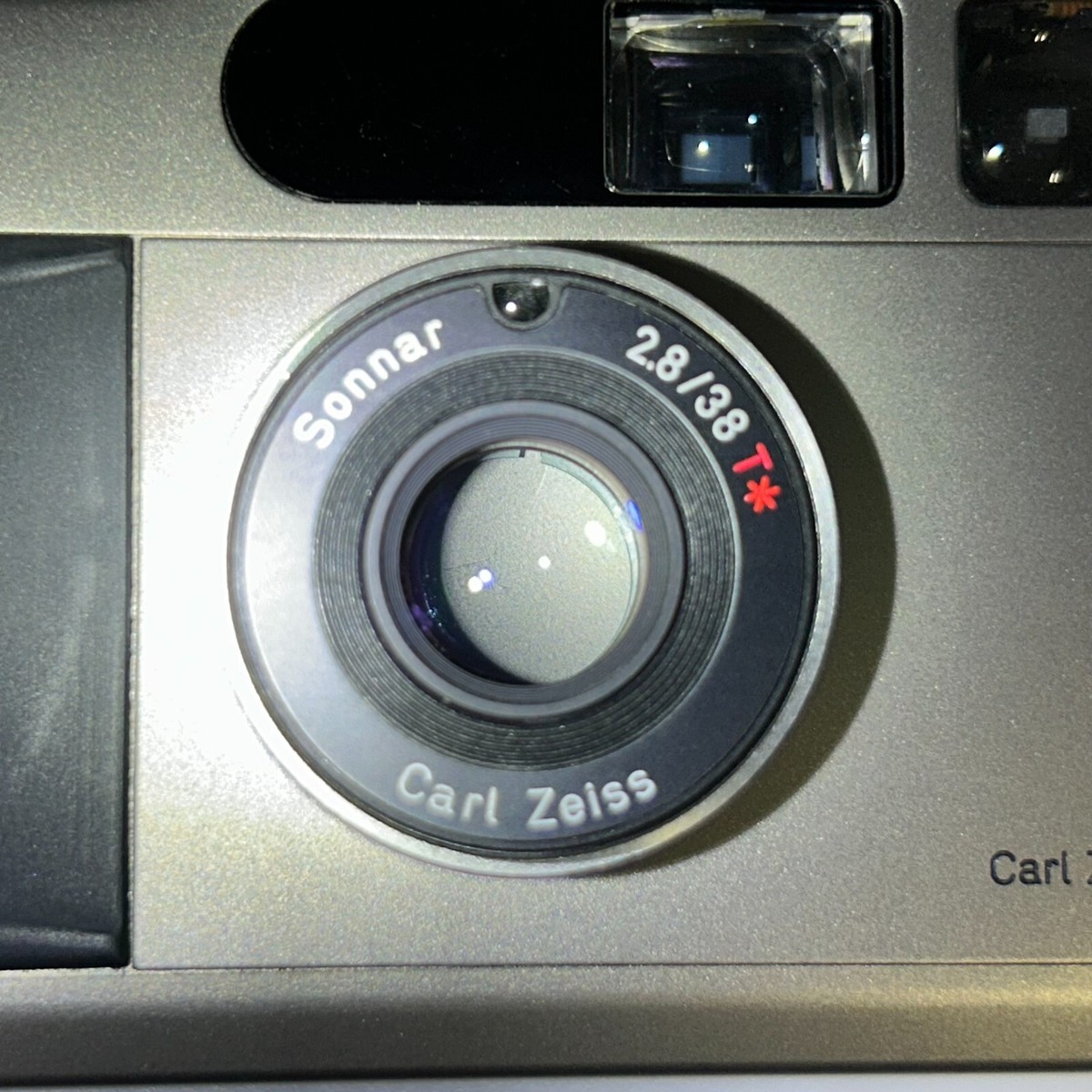 CONTAX T2 コンパクトカメラ Titan Silver Contax T2 Titan Silver Point & Shoot Compact Film Camera