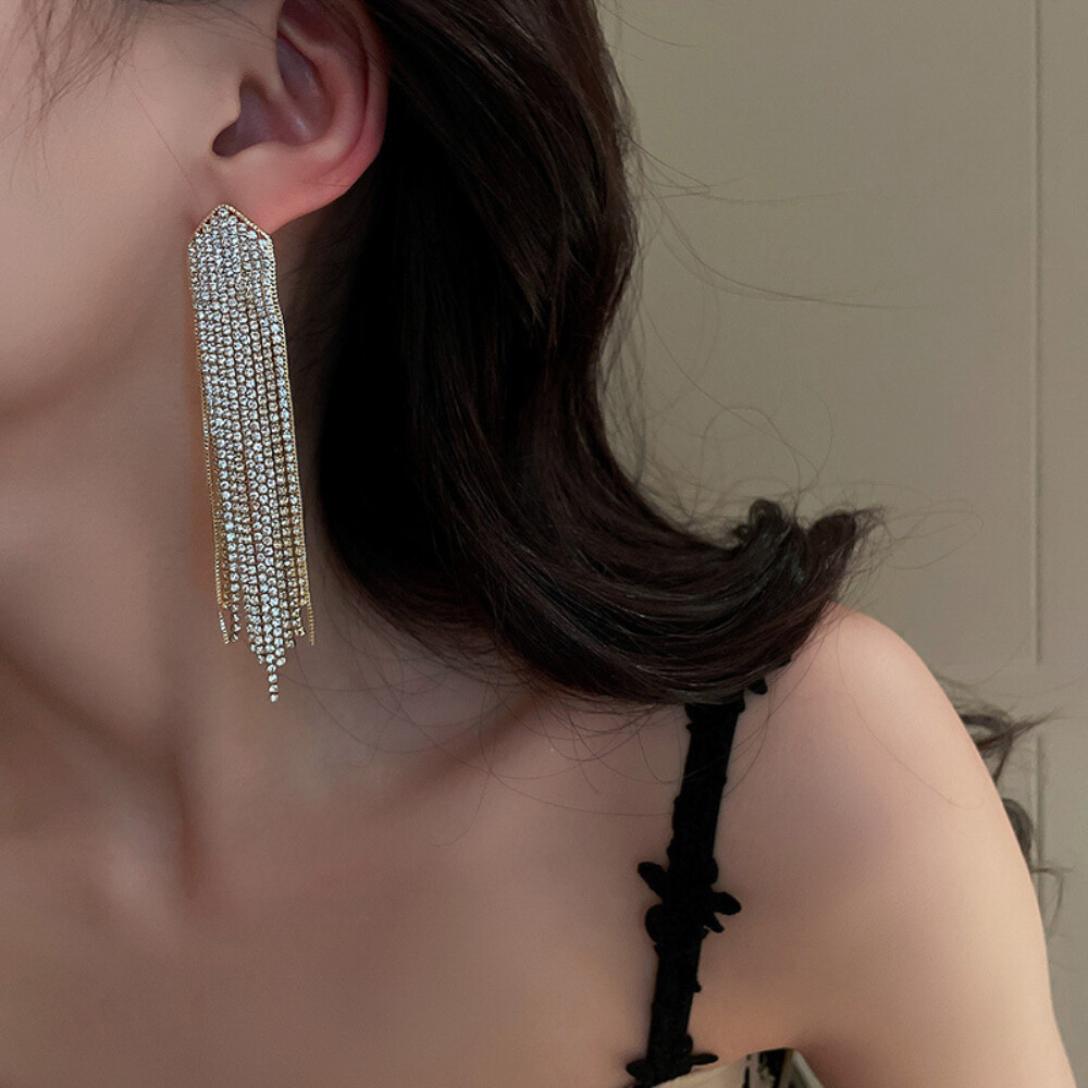 Sparkling Rhinestone Irregular Earrings Trend Women Exaggerated Tassel Claw Chai