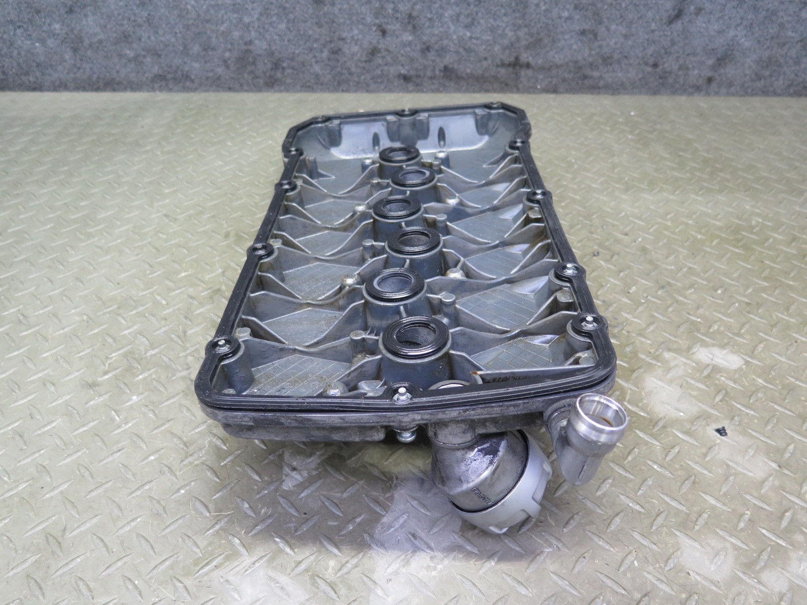 2006-2012 BENTLEY FLYING SPUR 6.0L ENGINE MOTOR LEFT SIDE VALVE COVER W/ OIL CAP
