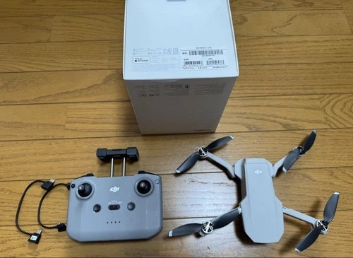 DJI Mini 2 Drone Full Set RC Controller 2 Battery Propeller Guard Bag Charger - Picture 2 of 9