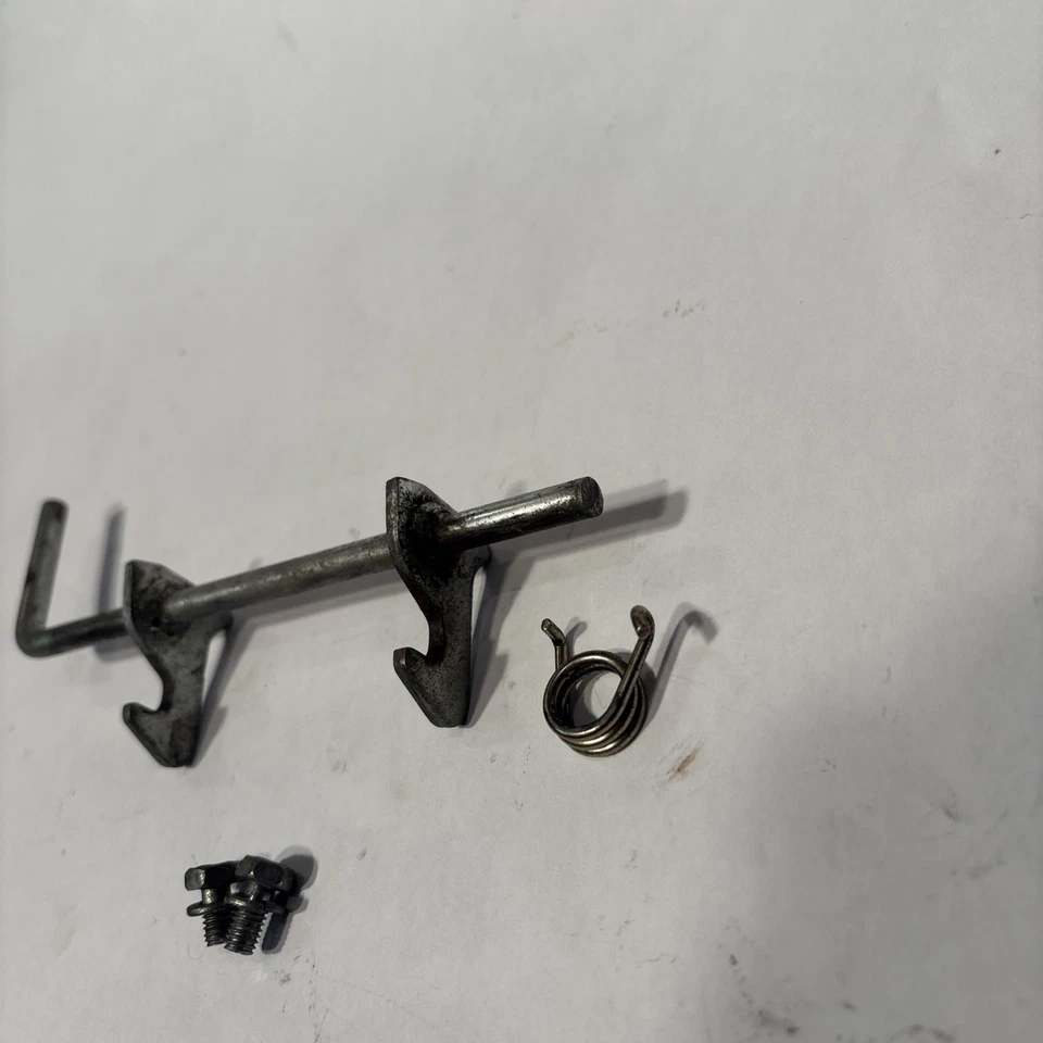 Yamaha RT100 RT 1990-2000 100 pestillo de asiento palanca de apertura OEM con herrajes✅ Foto 3 de 4