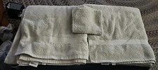 Set Of 2 ROOM ESSENTIALS mist gray Bath Towel, 27" x 52" And 1 Wash Cloth