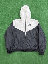 Nike Sportswear Windrunner Jacket Women  s Medium Lightweight CN6910-011