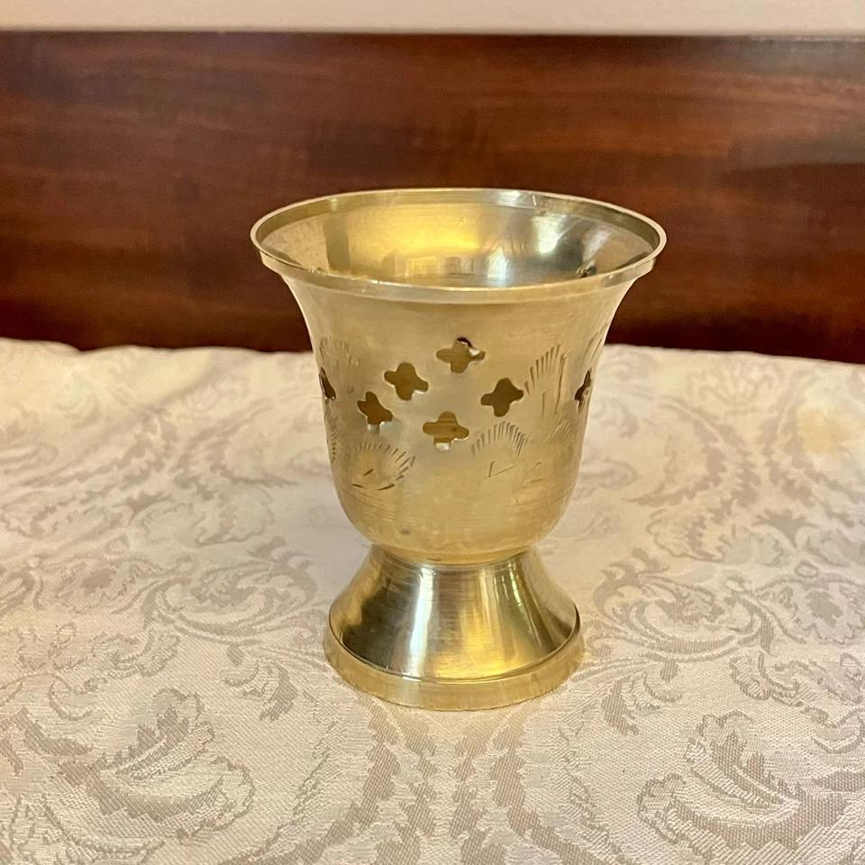 Lot of 2 Vtg 3" Brass Incense Burners OR Candle Holders; BEAUTIFUL LIGHT DISPLAY Foto 4 de 4