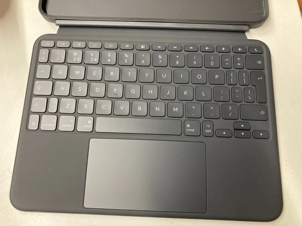 Logitech Combo Touch iPad Pro 11-inch M4 2024 UK Keyboard Case (OFFERS WELCOME) - Image 3 of 4
