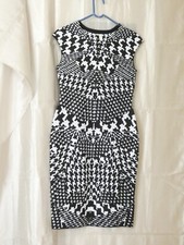 Robe MOULANTE IMPRIME Femme Taille 38 Noir Blanche MAILLE EXTENSIBLE Sans manche