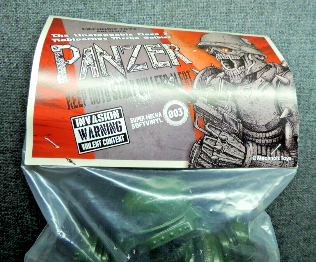 Mechnoiz Toys PANZER 12” Army Green Super Mecha Sofubi Mint