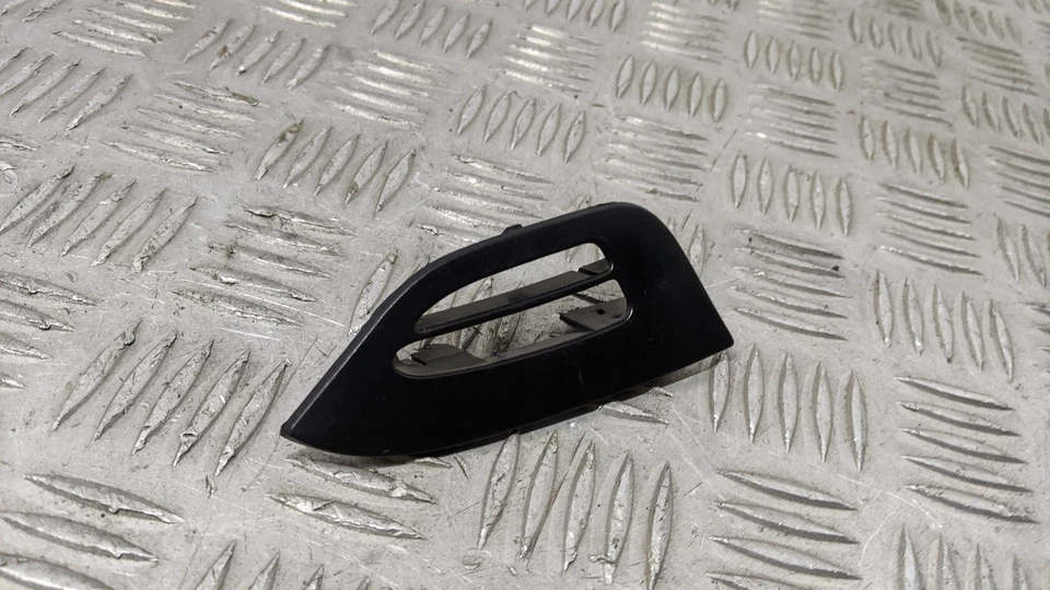 VOLKSWAGEN GOLF MK3 DL 1995 EMBELLECEDOR EXTREMO TABLERO (LADO PASAJERO) 1H2819705 Foto 2 de 4