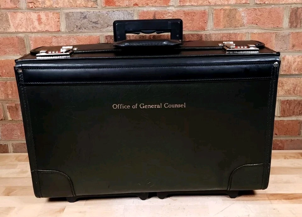 Pasta de couro com rodas Korchmar preta 21 polegadas - Imagem 2 de 4